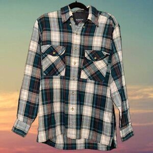 Dual pocket lined long sleeve plaid flannel shirt